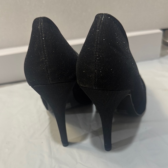 Elegant Black Textured Peep-Toe Heels - Picture 2 of 7